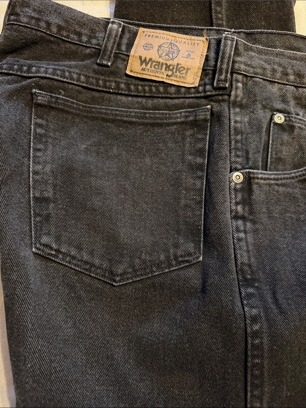 Wrangler Men’s Slim Straight Black Jeans with Leather Patch